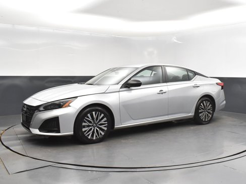 Used 2024 Nissan Altima 2.5 SV image 3
