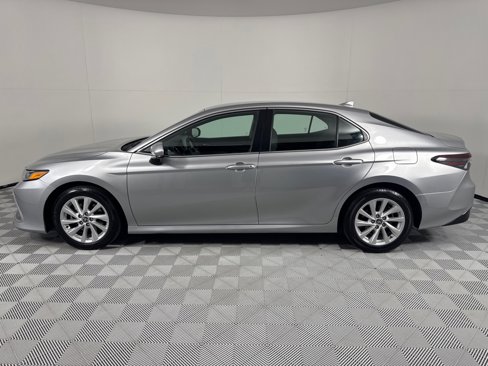 Used 2022 Toyota Camry LE image 9