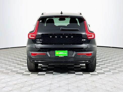 Used 2025 Volvo XC40 B5 Plus image 8