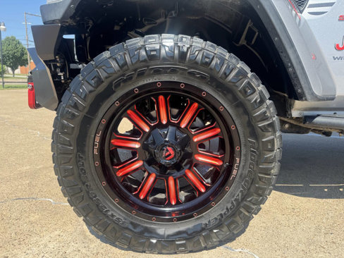 Used 2018 Jeep Wrangler Unlimited Sahara w/ Cold Weather Group image 13