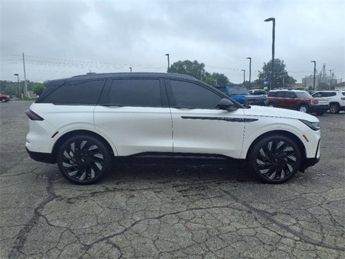 Used 2024 Lincoln Nautilus Reserve w/ Equipment Group 203A image 2