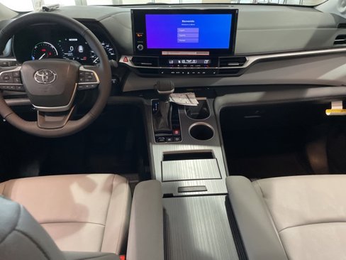 New 2025 Toyota Sienna XLE image 11