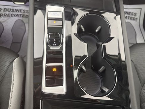 New 2025 Volkswagen Atlas Peak Edition SE image 18