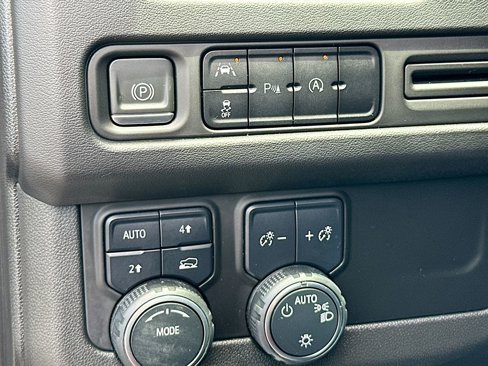 Certified 2023 Chevrolet Suburban RST image 11