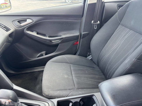 Used 2017 Ford Focus SE w/ Interior Protection Package image 12
