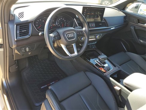 Used 2023 Audi Q5 2.0T Premium w/ Convenience Package image 4