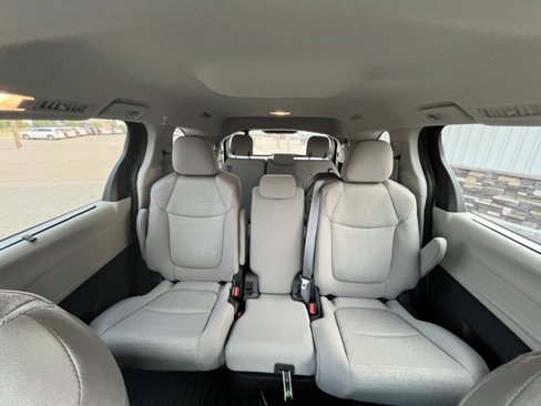 Used 2024 Toyota Sienna LE image 26