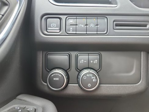 Certified 2023 Chevrolet Suburban LT image 13