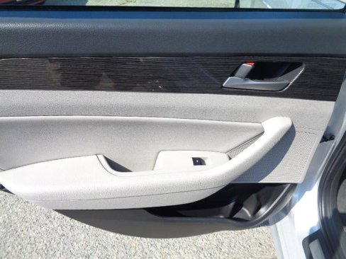 Used 2018 Hyundai Sonata Limited image 12