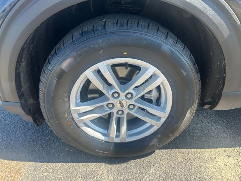 Used 2024 Ford Explorer XLT w/ Equipment Group 202A image 30