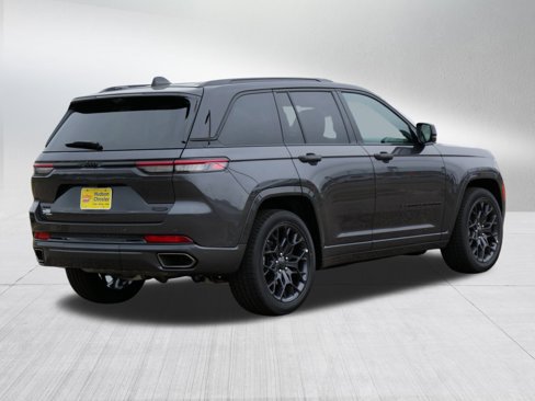 New 2025 Jeep Grand Cherokee Summit image 2