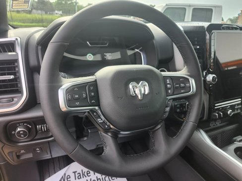 New 2025 RAM 1500 4x4 Crew Cab image 15