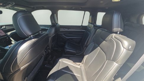 Used 2024 Jeep Grand Cherokee L Limited w/ Black Appearance Package image 18