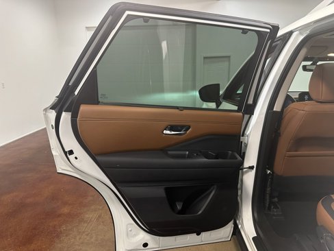 Used 2024 Nissan Pathfinder Platinum image 72