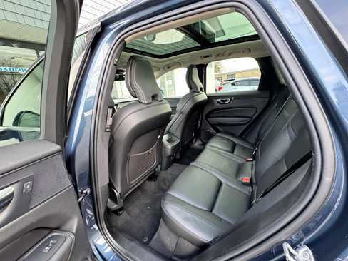 Used 2021 Volvo XC60 T5 Momentum w/ Premium Package image 14