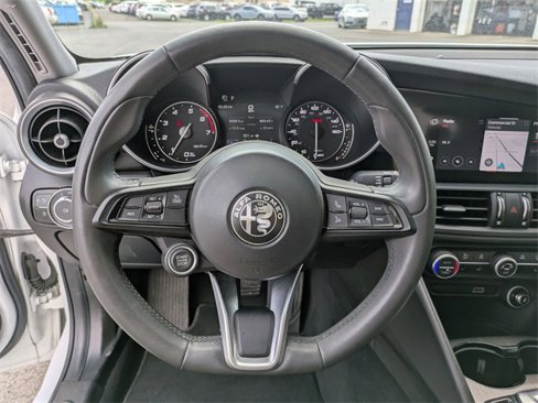 Used 2021 Alfa Romeo Giulia Ti image 9