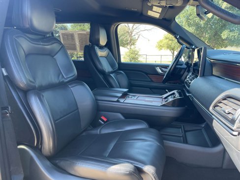Used 2024 Lincoln Navigator Premiere image 36