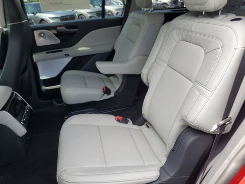 New 2025 Lincoln Aviator Reserve w/ Equipment Group 201A image 27