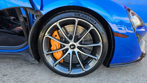 Used 2019 McLaren 570S Spider image 32