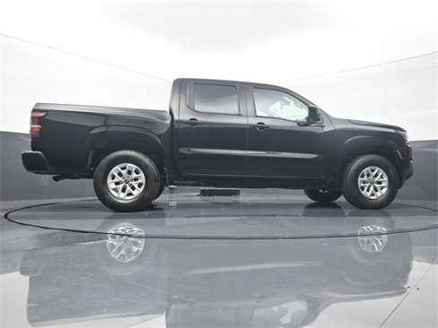 Used 2024 Nissan Frontier SV image 12