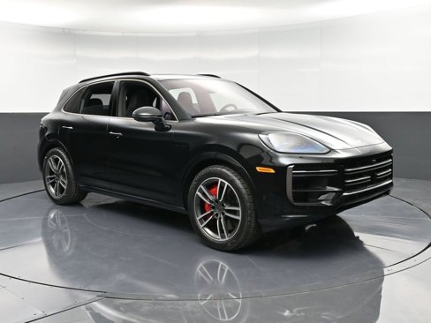 New 2025 Porsche Cayenne Turbo image 10