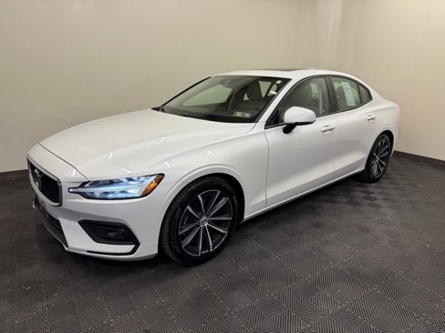 Used 2021 Volvo S60 T6 Momentum image 1