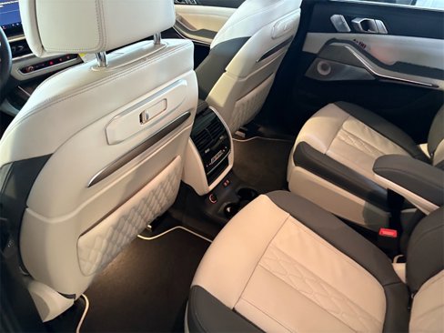New 2026 BMW X7 M60i image 9