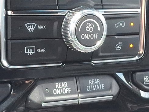 Used 2024 GMC Yukon Denali w/ Denali Reserve Package image 25
