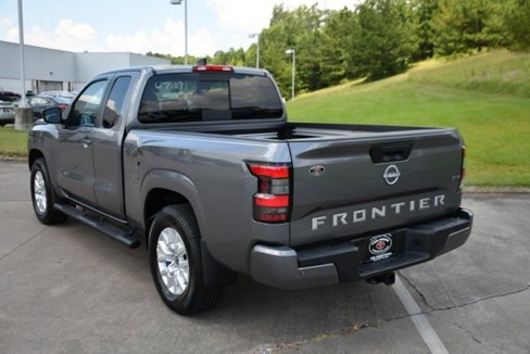 Used 2024 Nissan Frontier SV image 4