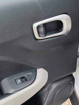 Used 2023 Hyundai Venue SEL image 25