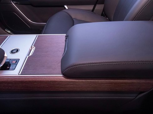 New 2025 Land Rover Range Rover SE image 29
