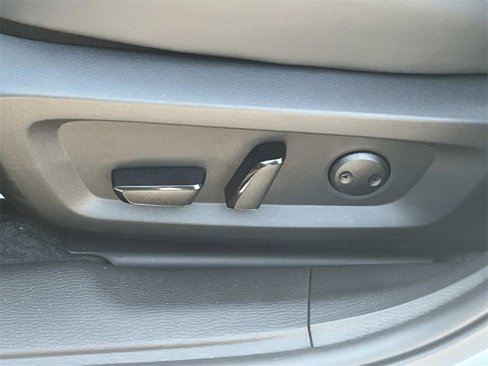 New 2025 Mitsubishi Outlander SE image 11