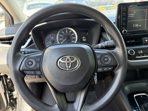 Used 2022 Toyota Corolla LE image 25