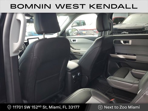 Used 2022 Ford Explorer XLT w/ Equipment Group 202A image 19