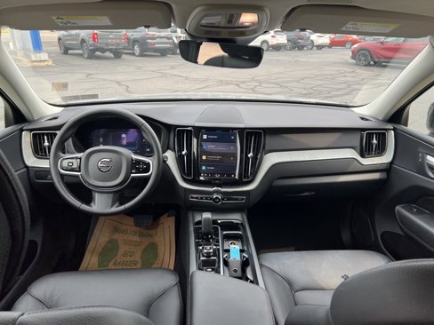 Certified 2025 Volvo XC60 B5 Plus image 28