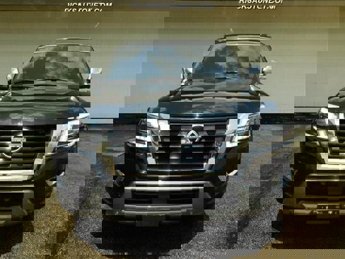Used 2021 Nissan Armada Platinum image 3
