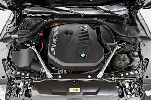 Used 2026 BMW 550e xDrive w/ Executive Package image 46
