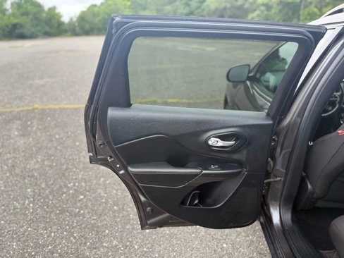 Used 2016 Jeep Cherokee 75th Anniversary image 17