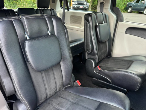 Used 2019 Dodge Grand Caravan SXT w/ Driver Convenience Group image 22