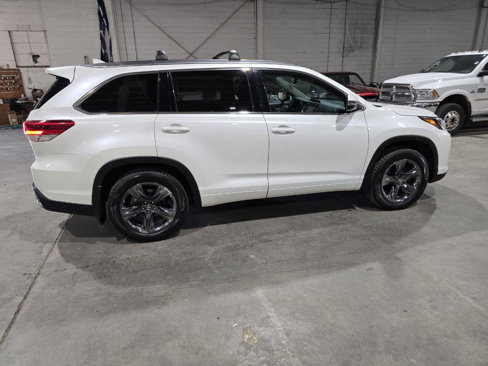 Used 2018 Toyota Highlander AWD V6 image 14