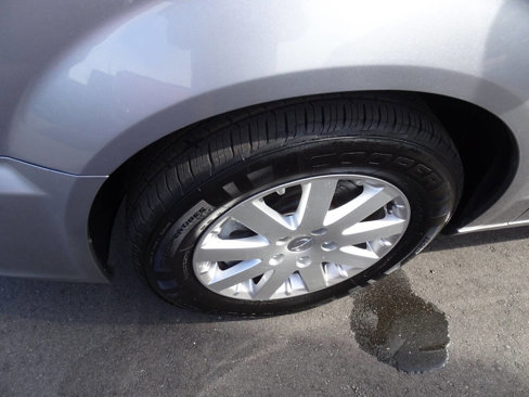 Used 2016 Chrysler Town & Country Touring image 8
