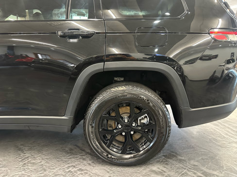 Used 2024 Jeep Grand Cherokee L Laredo image 8