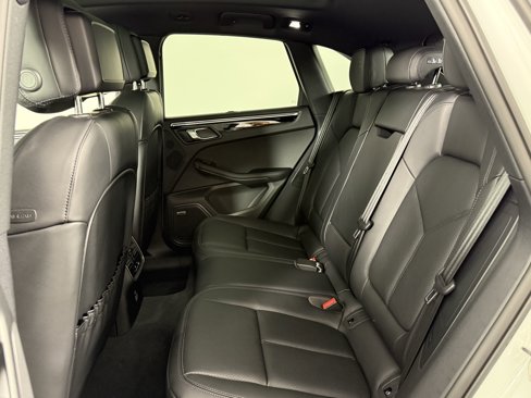 Certified 2025 Porsche Macan image 19