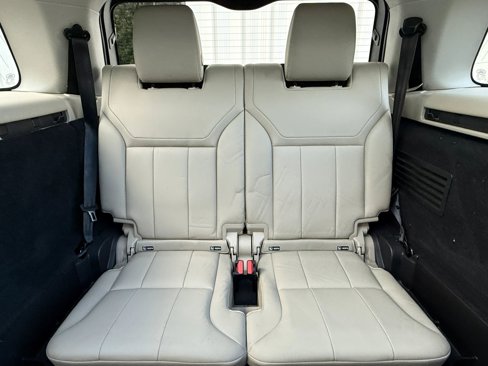 Used 2020 Land Rover Discovery Landmark image 25