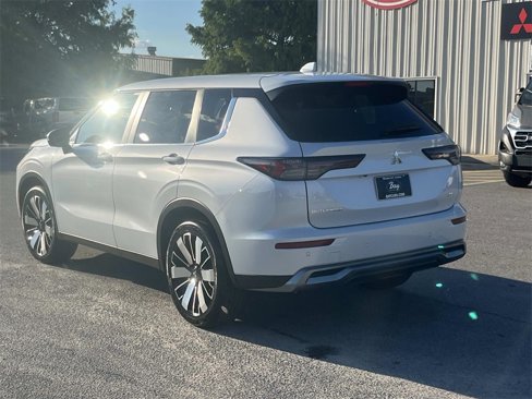 New 2025 Mitsubishi Outlander SE image 3