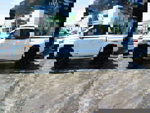 New 2025 GMC Canyon AT4 image 3