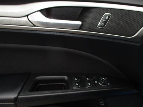 Used 2019 Ford Fusion SE image 14