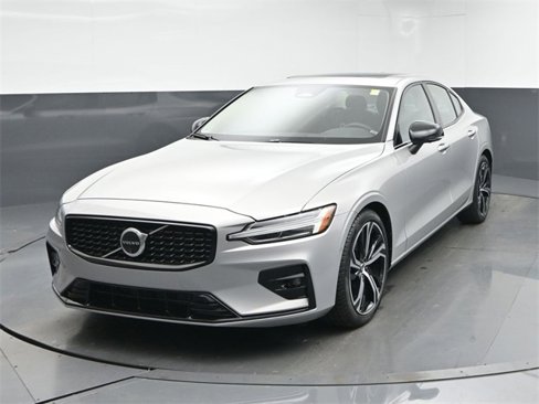 Used 2025 Volvo S60 B5 Plus w/ Protection Package Premier image 3