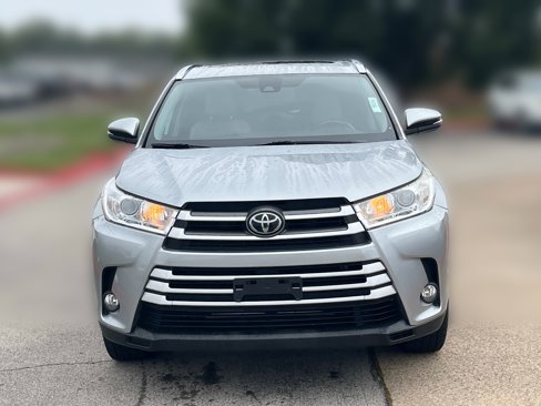 Used 2019 Toyota Highlander XLE image 2