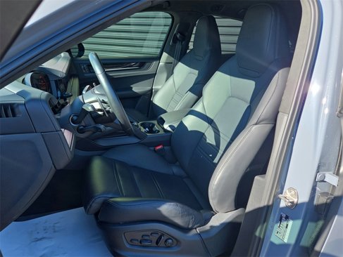 Certified 2024 Porsche Cayenne Turbo GT image 5